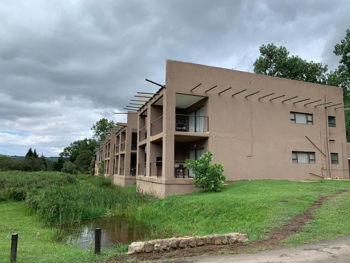 Dragon Peaks Mountain Resort Champagne Valley Exterior photo